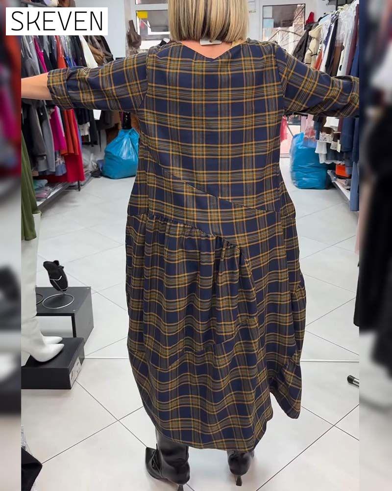 Kariertes Kleid mit Rundhalsausschnitt und Print