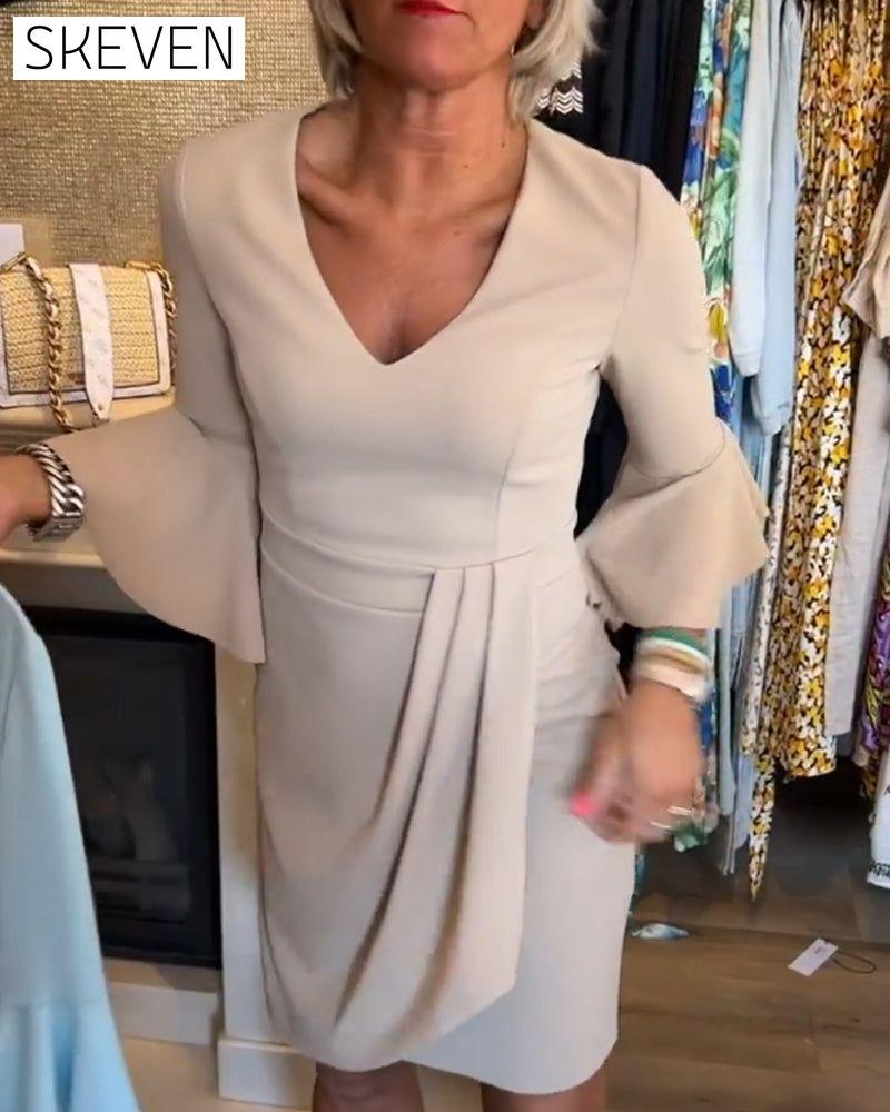 robe plissée à manches cloche et col en V