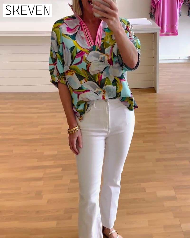 Bluse mit Blumenmuster, Stehkragen und halben Ärmeln