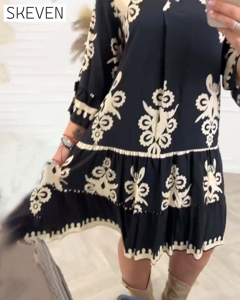 Elegant printed V-neck dress