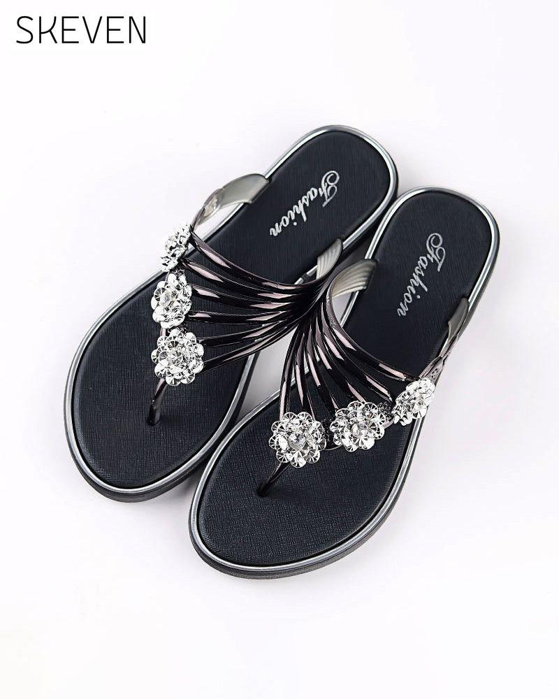 Fashionable floral rhinestone flip-flops