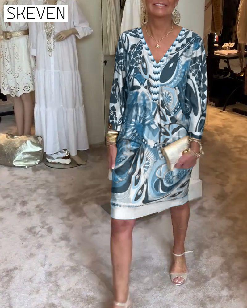 Lässiges Kleid mit Retro-Print und V-Ausschnitt