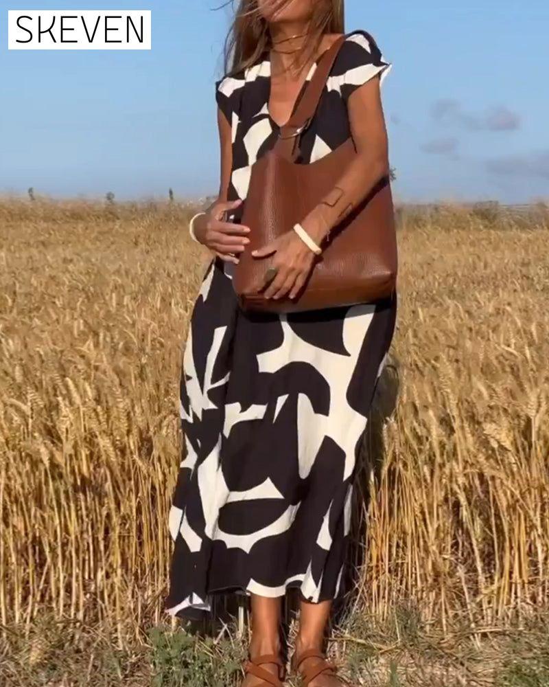 bedrucktes Kleid mit V-Ausschnitt