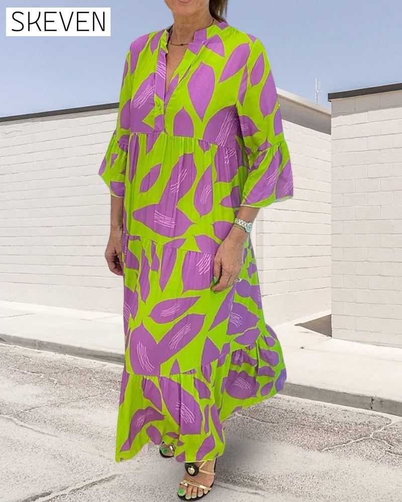 Kleid mit Blättermuster und kurzen Ärmeln