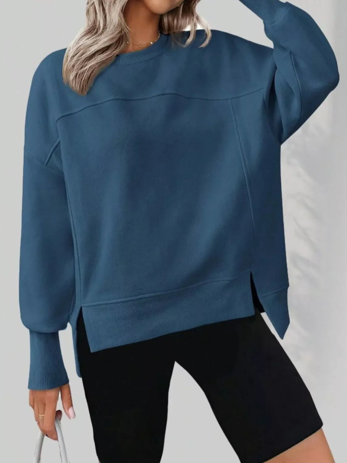 Lässiges Sweatshirt mit Seitenschlitz