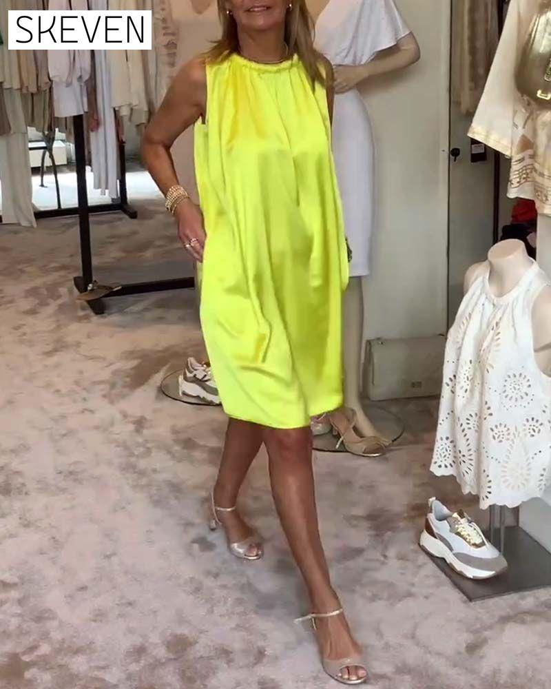 Ärmelloses, plissiertes, einfarbiges Damenkleid