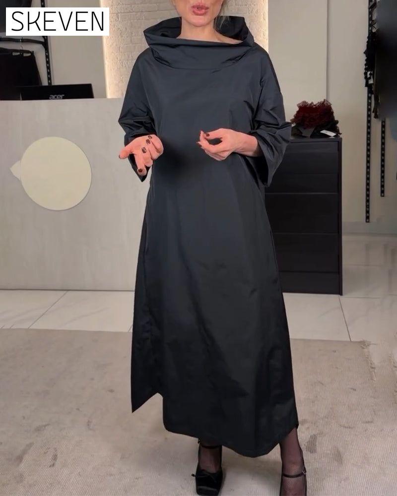 Modisches langes Kleid mit weitem Ausschnitt und Bindebändern