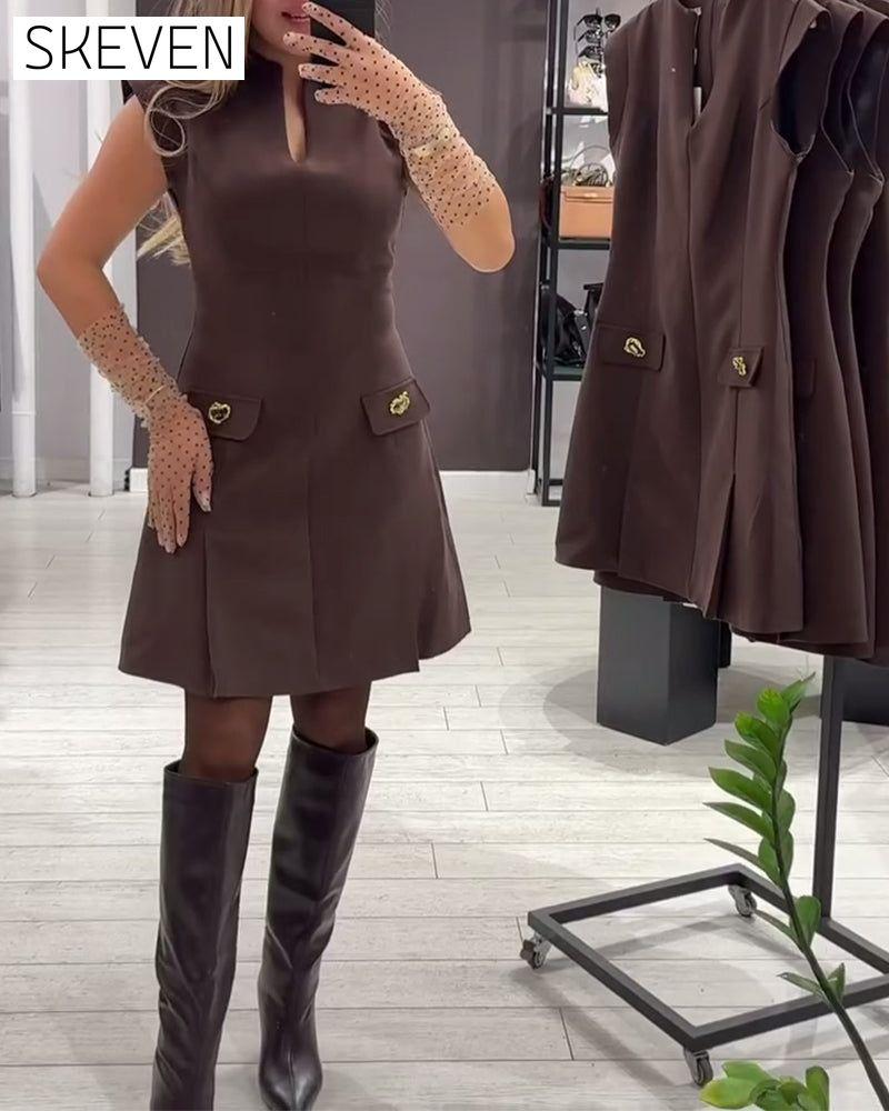 Robe élégante sans manches à col en V