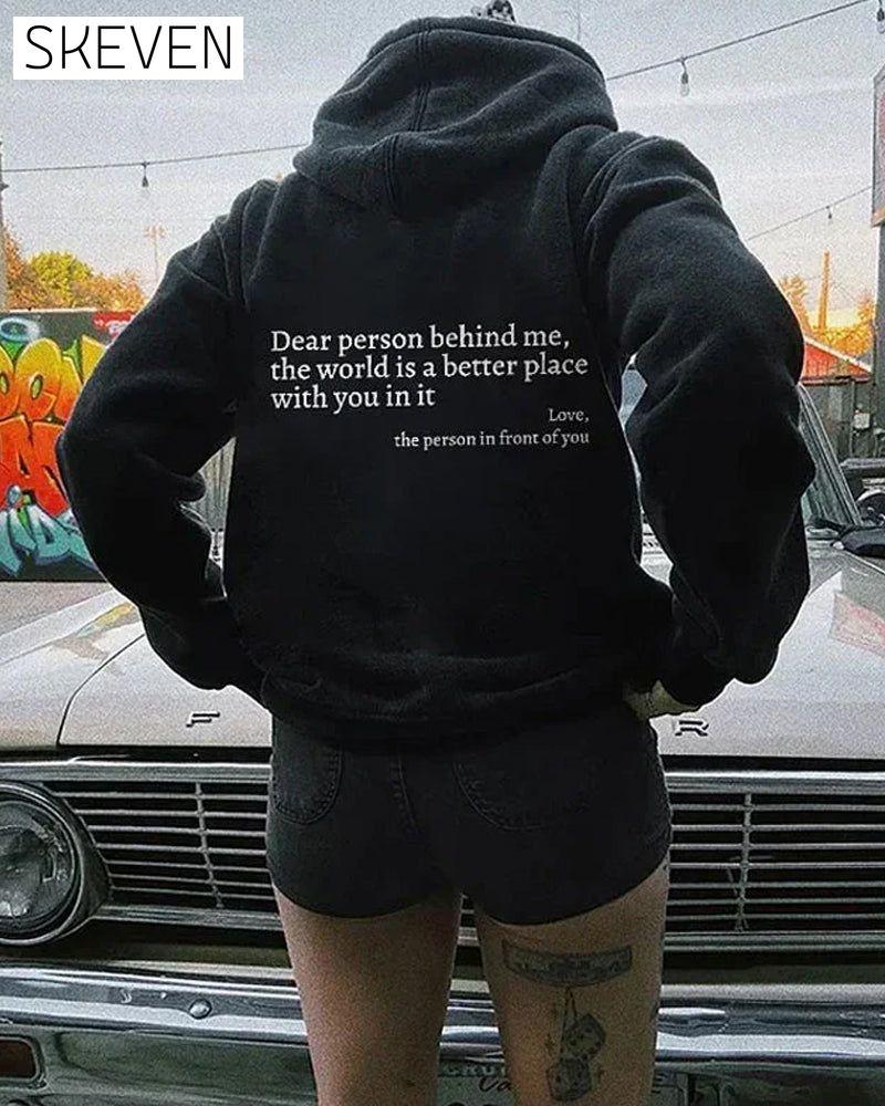 Sweatshirt mit der Aufschrift „Liebe Person hinter mir“