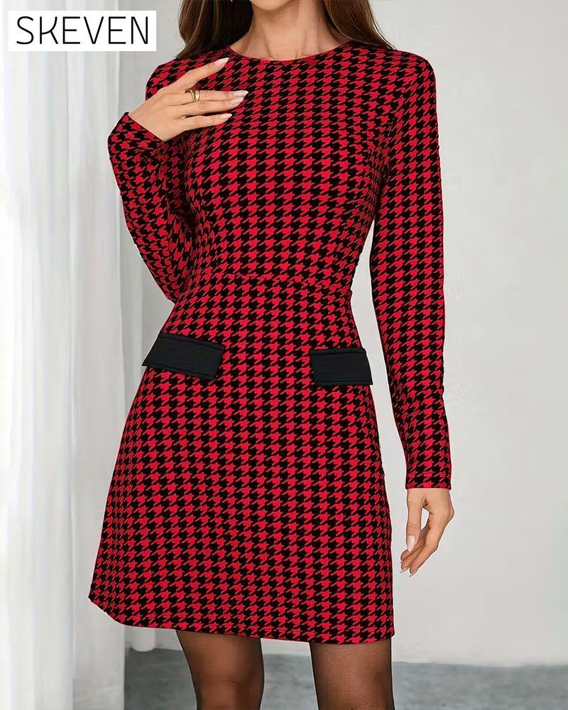 Kleid mit langen Ärmeln und Hahnentrittmuster