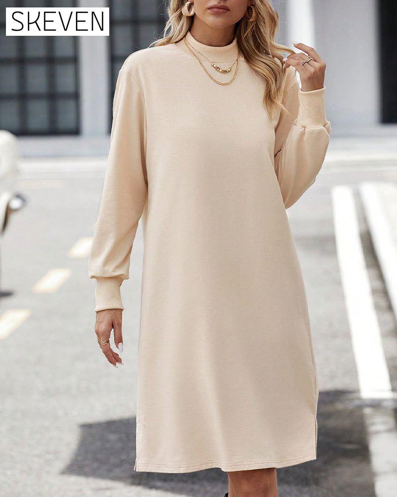 einfarbiges Kleid mit hohem Kragen