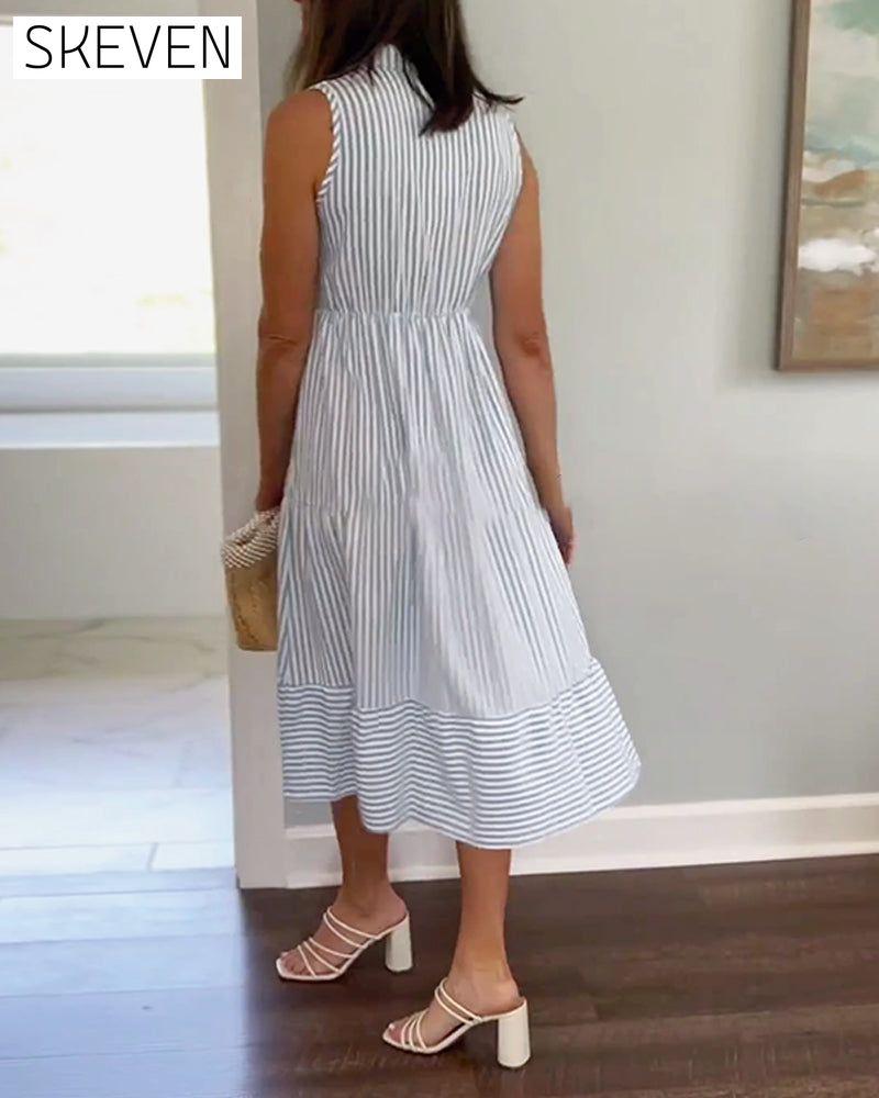 Ärmelloses Kleid mit Nadelstreifenmuster und Knöpfen