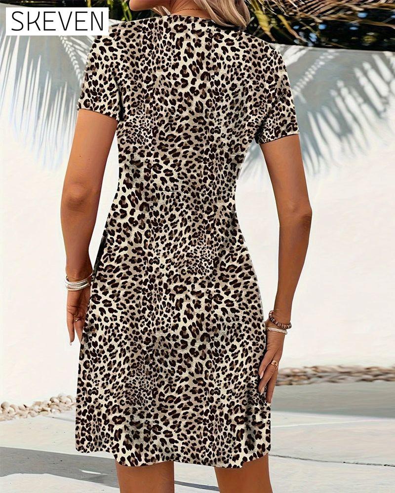 Kurzärmeliges Kleid mit V-Ausschnitt und Leopardenmuster