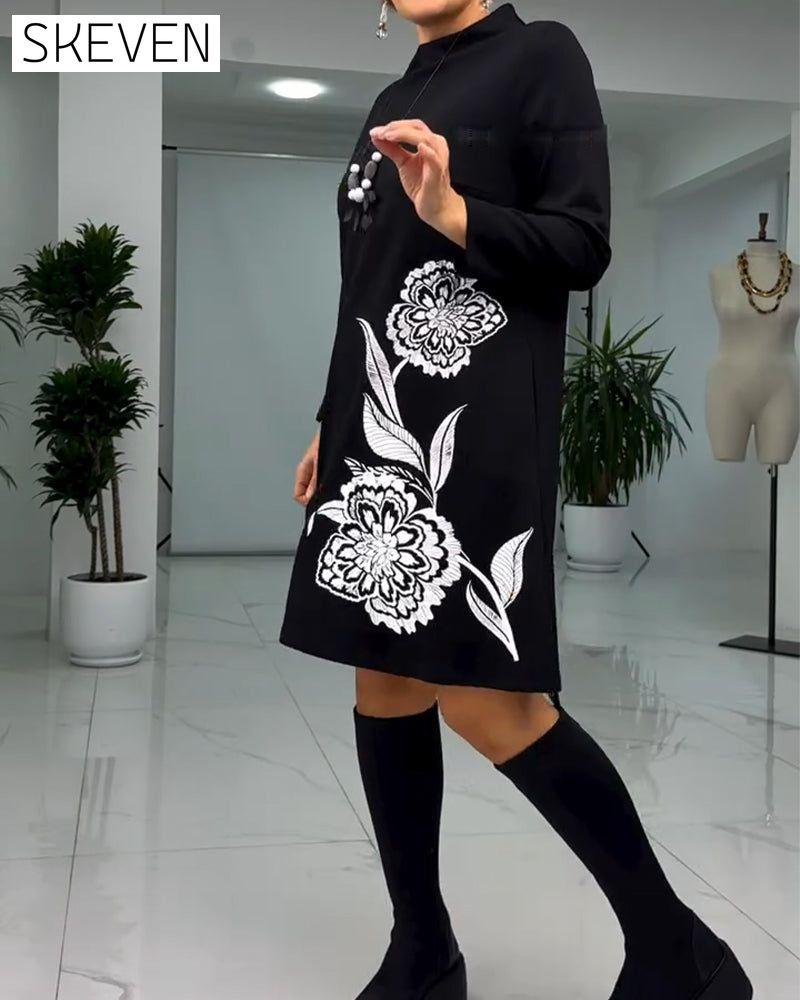 Pulloverkleid mit langen Ärmeln und Blumenmuster