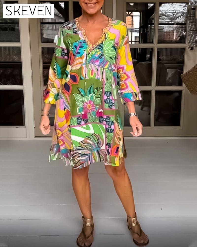 Freizeitkleid mit Blumen- und Grasmuster