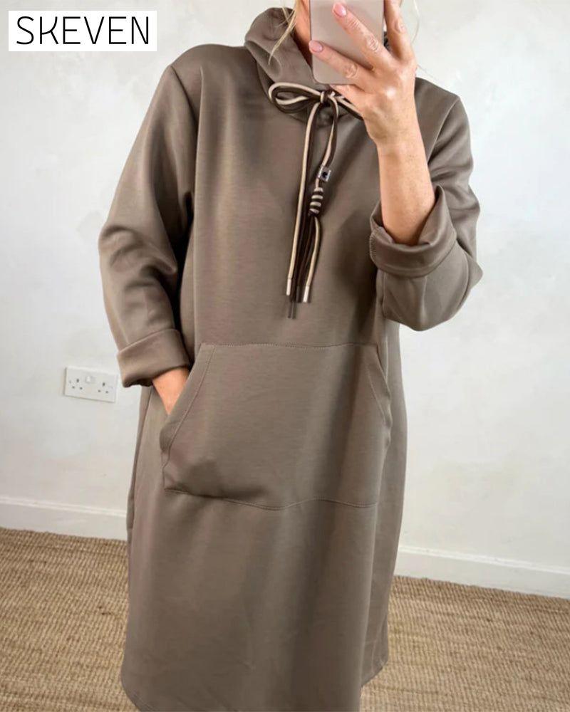 Oversize-Kleid mit Kapuze und Taschen