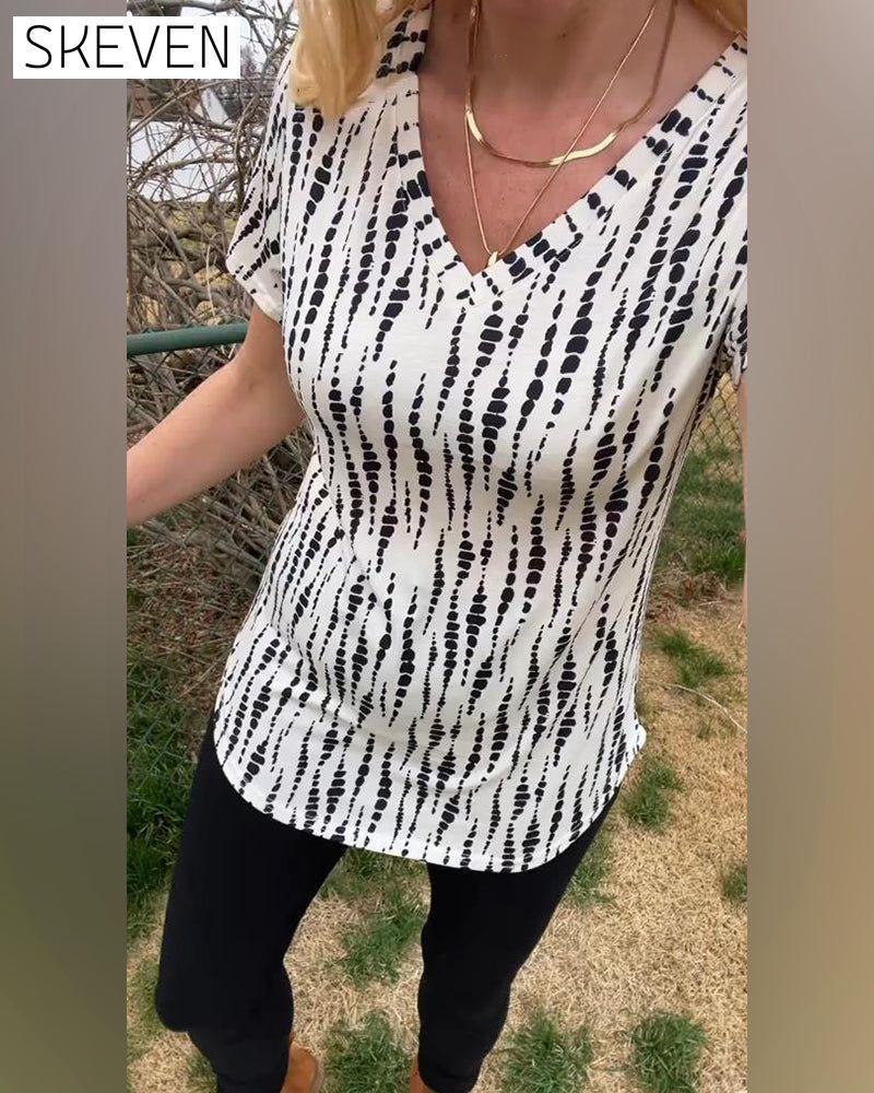 Printed Short-Sleeved V-Neck T-Shirt