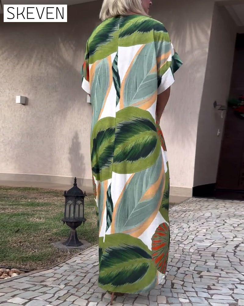 Freizeitkleid mit kurzen Ärmeln und Schlitz