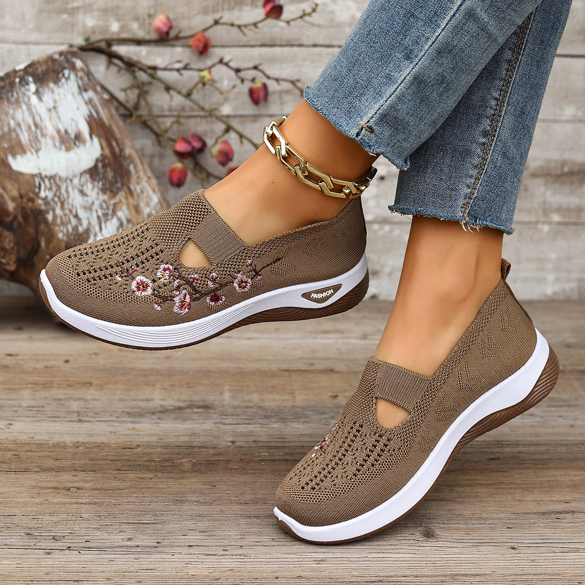 Low-cut Embroidered Breathable Casual Shoes