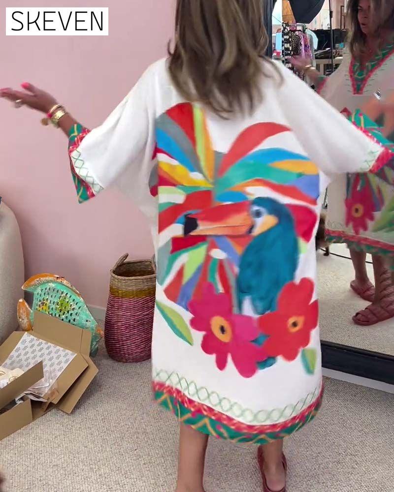 Kleid mit Graffiti-Print und V-Ausschnitt