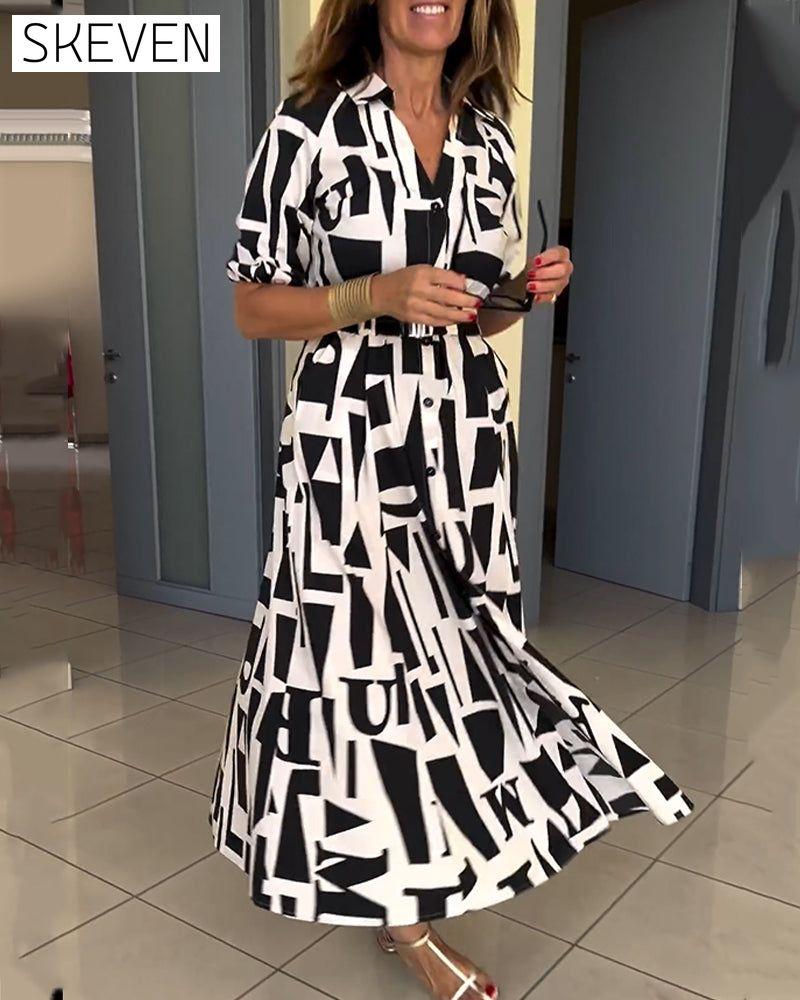 locker sitzendes Kleid mit geometrischem Muster