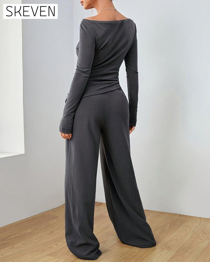 Zweiteiliges Set – einfarbiges Oberteil und weite Hose