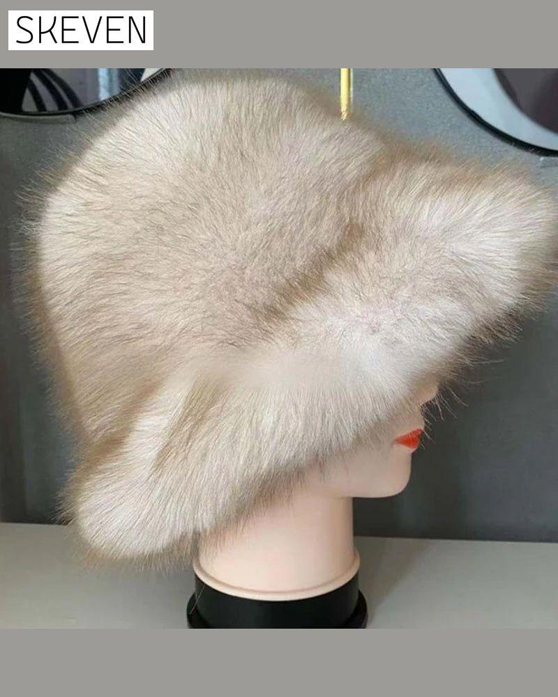 Bequeme und elegante Wintermütze mit Fell