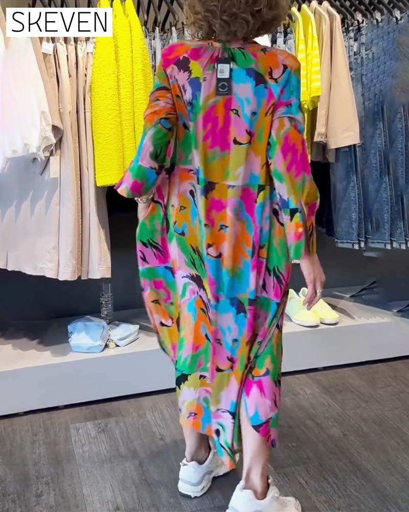 Kleid mit farbigem Aufdruck und Taschen