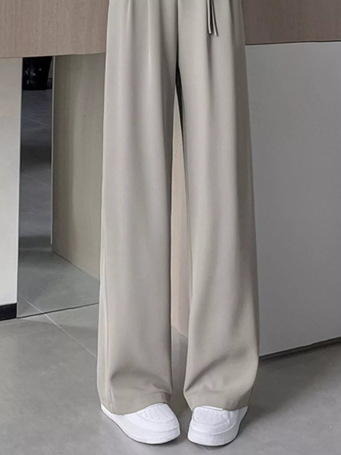 Hochgeschnittene, weite Hose