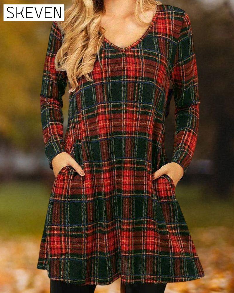 Locker geschnittenes Kleid mit Karomuster für Weihnachten