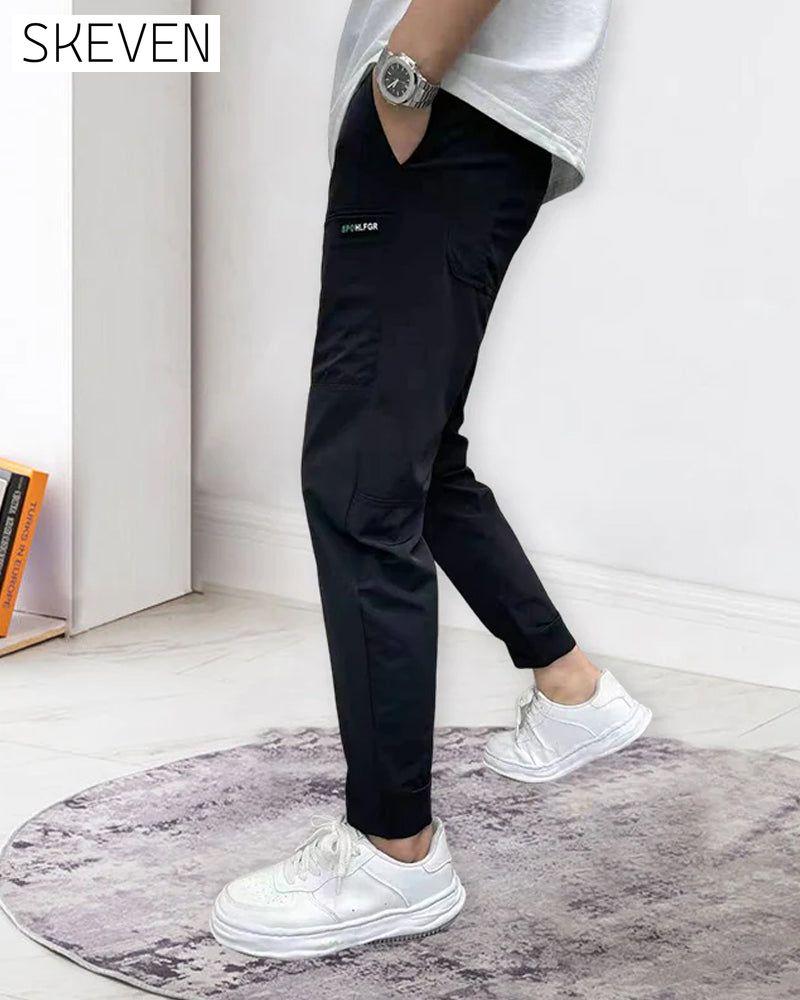 Herren-Cargohose mit hohem Stretchanteil, mehreren Taschen und schmaler Passform
