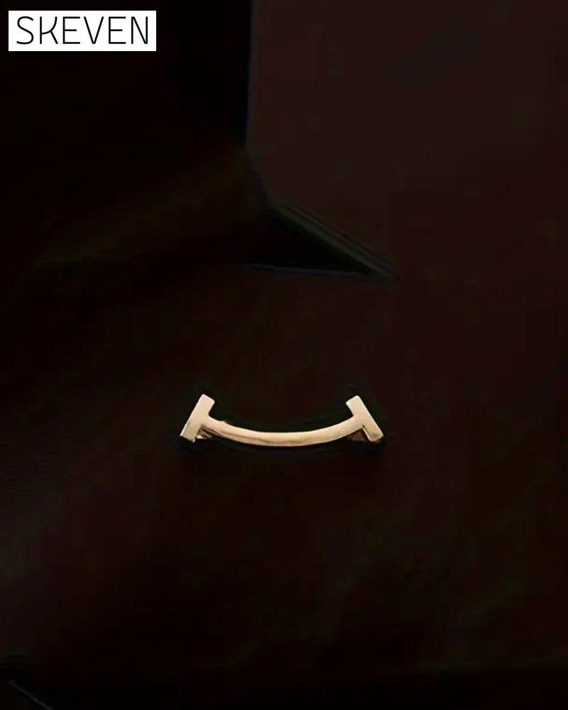 Broche mignonne avec un visage souriant