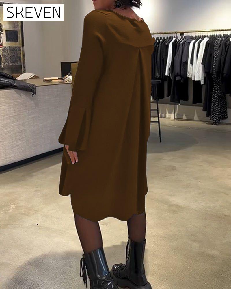 Robe unie à manches évasées et froncée