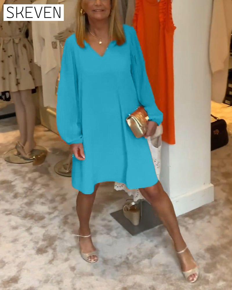 einfarbiges Kleid mit Laternenärmeln und V-Ausschnitt