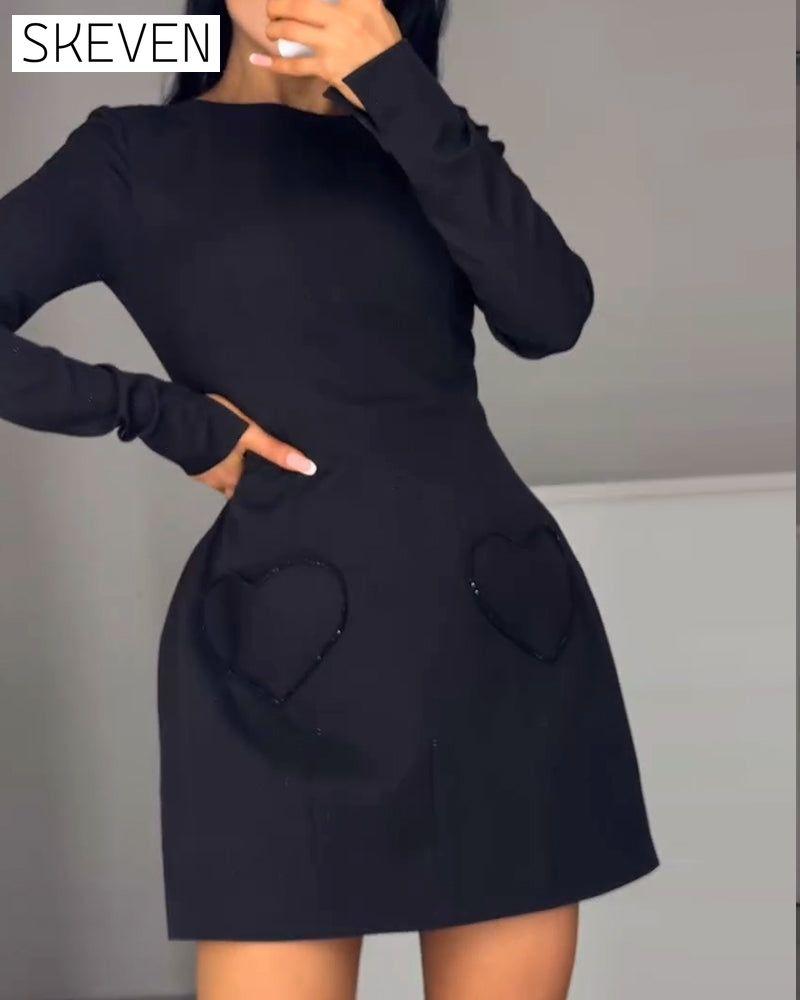 Robe élégante à manches longues cintrée à la taille