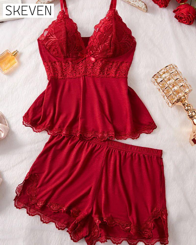 Schlafanzug-Set aus Spitzen-Top mit V-Ausschnitt und Shorts