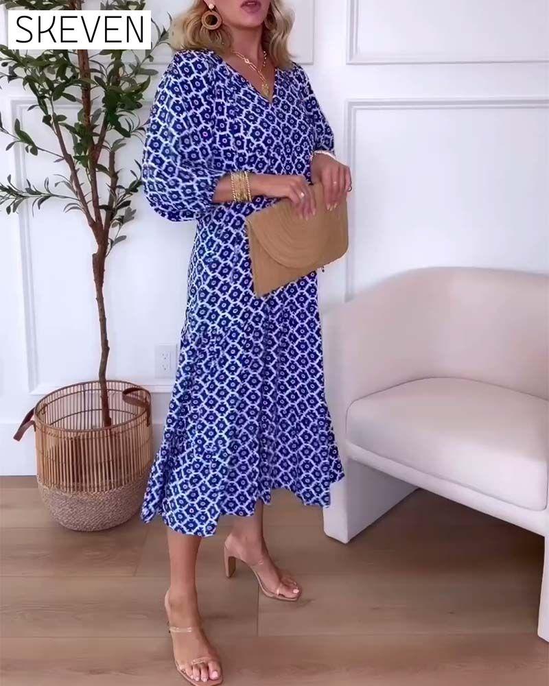 Lässiges bedrucktes Kleid mit V-Ausschnitt und Dreiviertelärmeln