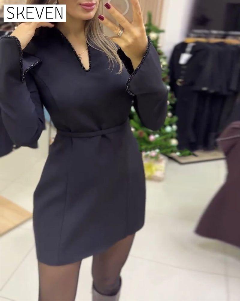 Robe élégante cintrée à col en V