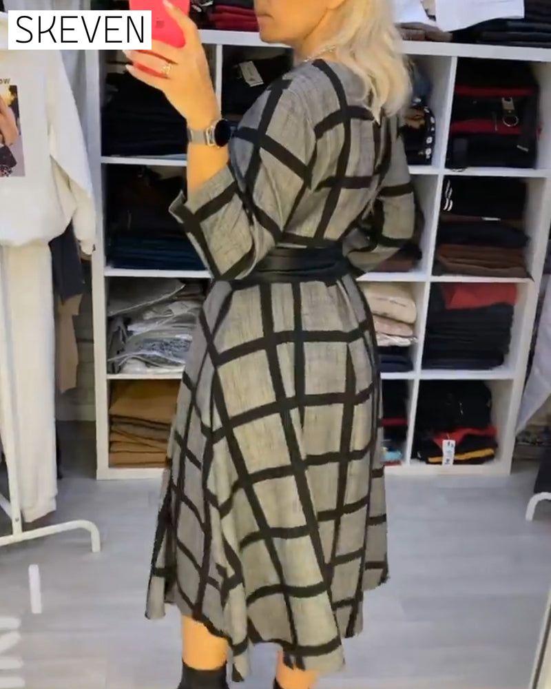 Robe trapèze à carreaux et col rond