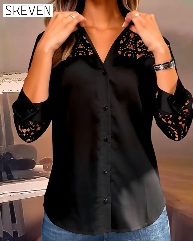 Bluse mit einfarbigem Revers und Spitzeneinsatz