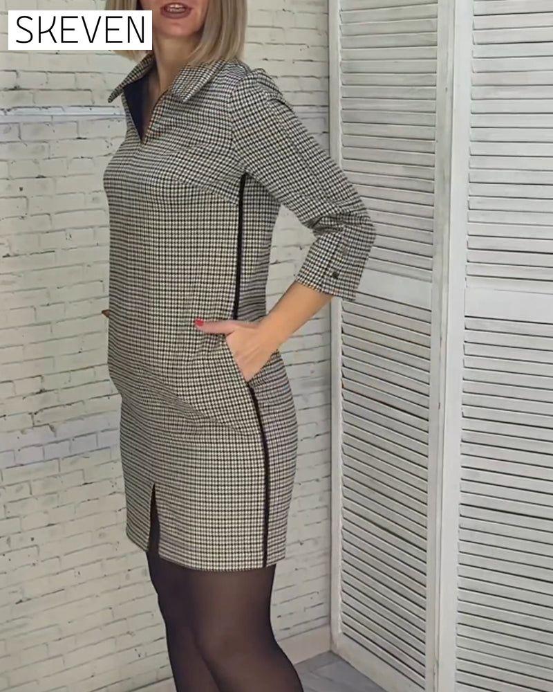 Kleid mit V-Ausschnitt, Schlitz und langen Ärmeln