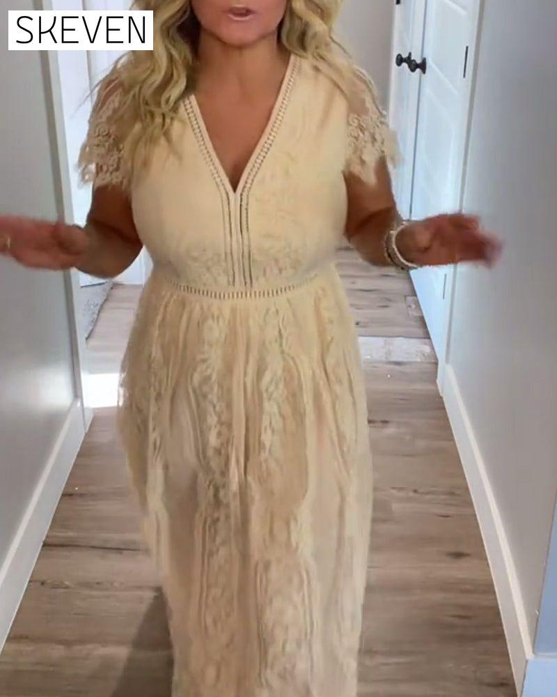 Elegantes Kleid mit V-Ausschnitt und Spitze an der Taille