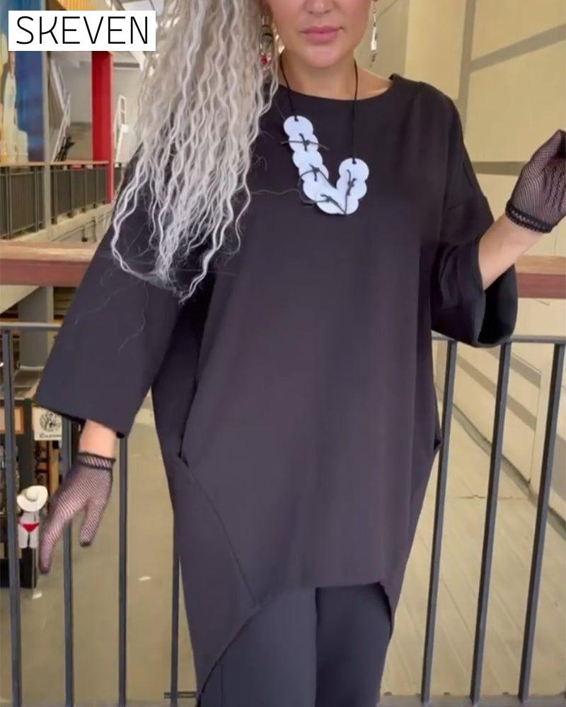 Loose-fitting long-sleeved top