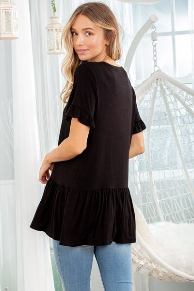 Heimish Bluse mit Rüschen, V-Ausschnitt und kurzen Ärmeln in Übergröße