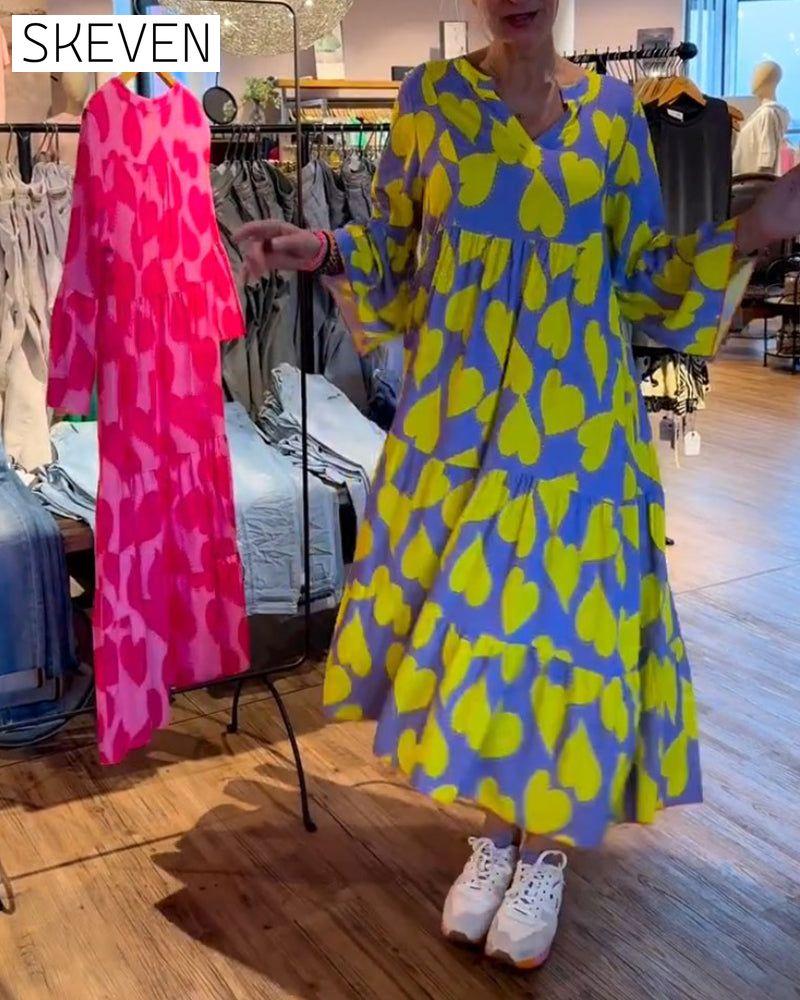 Kleid mit V-Ausschnitt und Herzmuster