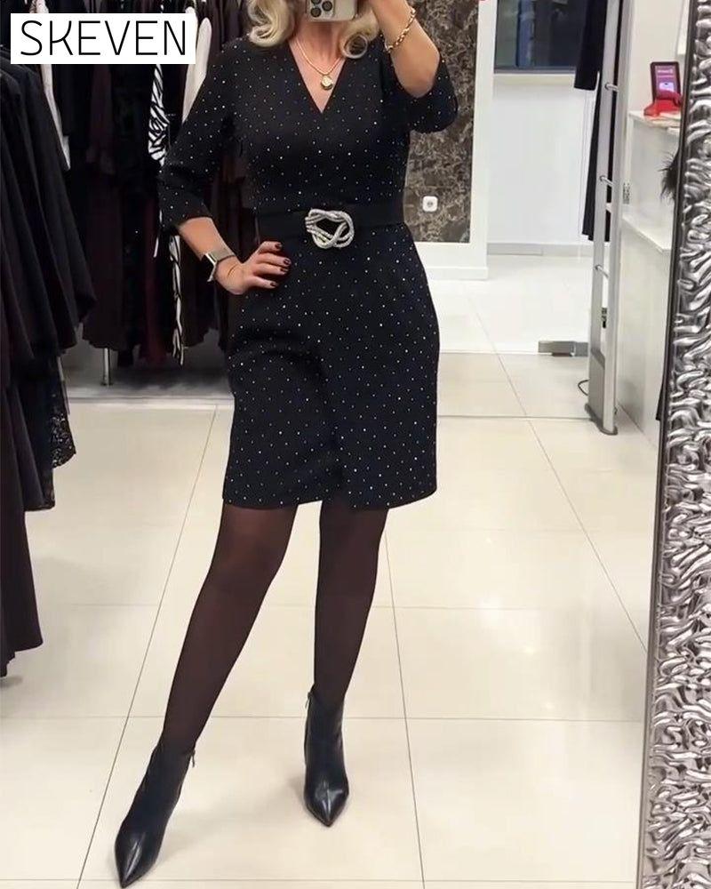 Robe tendance à col en V ornée de strass