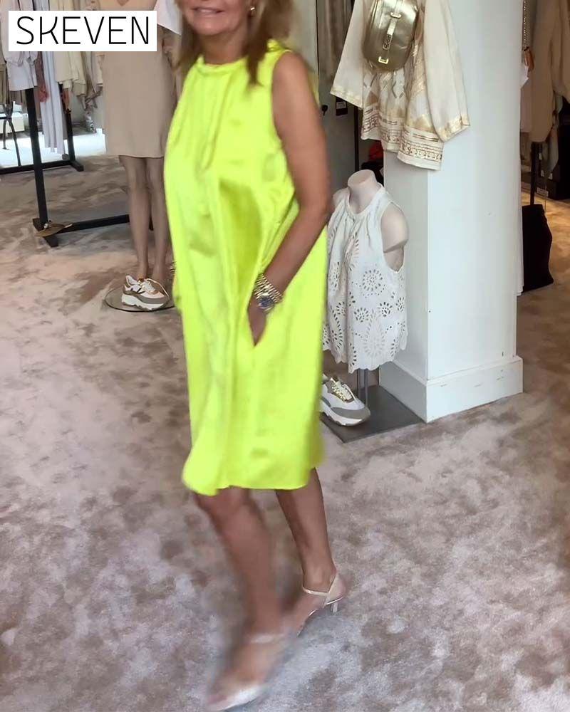 Ärmelloses, plissiertes, einfarbiges Damenkleid