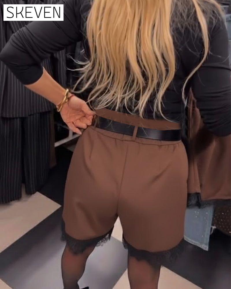 Short élégant à bordure en dentelle