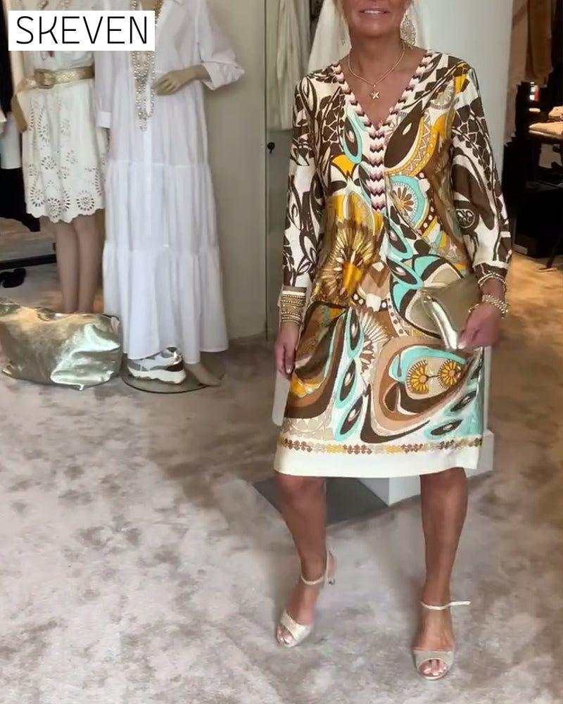 Lässiges Kleid mit Retro-Print und V-Ausschnitt