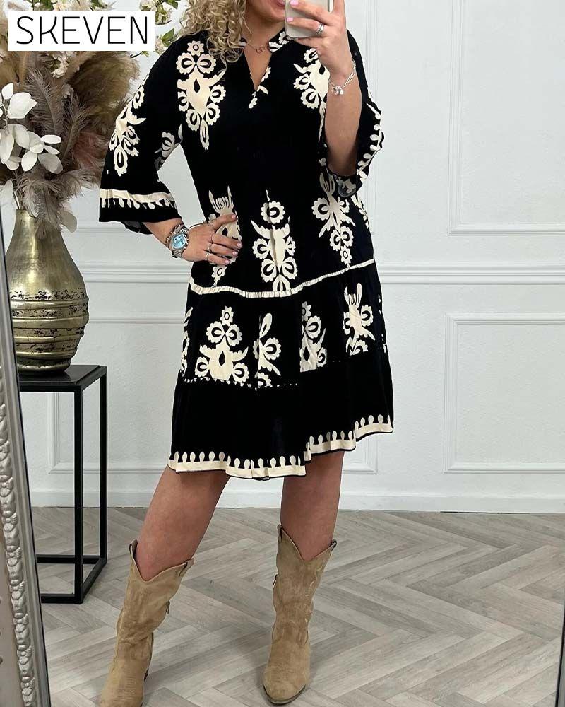 Elegant printed V-neck dress